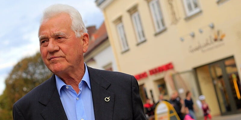 Frank Stronach - Net Worth October 2023, Salary, Age, Siblings, Bio