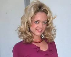 Lisa Robin Kelly